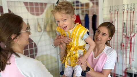 Charitatívny aukčný salón pomáhame