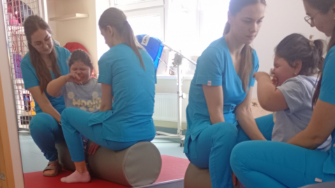 Eliška napreduje v´daka rehabilitáciam - Nadácia SPP a APPA