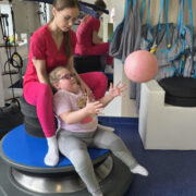 Katka robí ďalšie pokroky vďaka rehabilitáciám