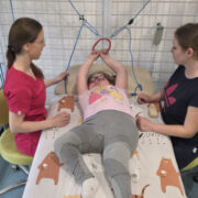 Katka robí ďalšie pokroky vďaka rehabilitáciám